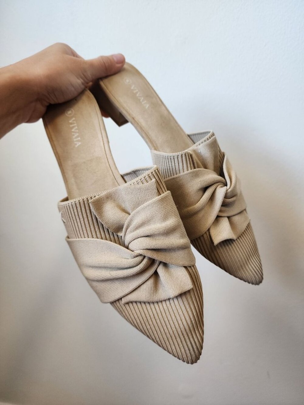 Vivaia Yaffa tan beige pointed toe knot sandal 41 9.5